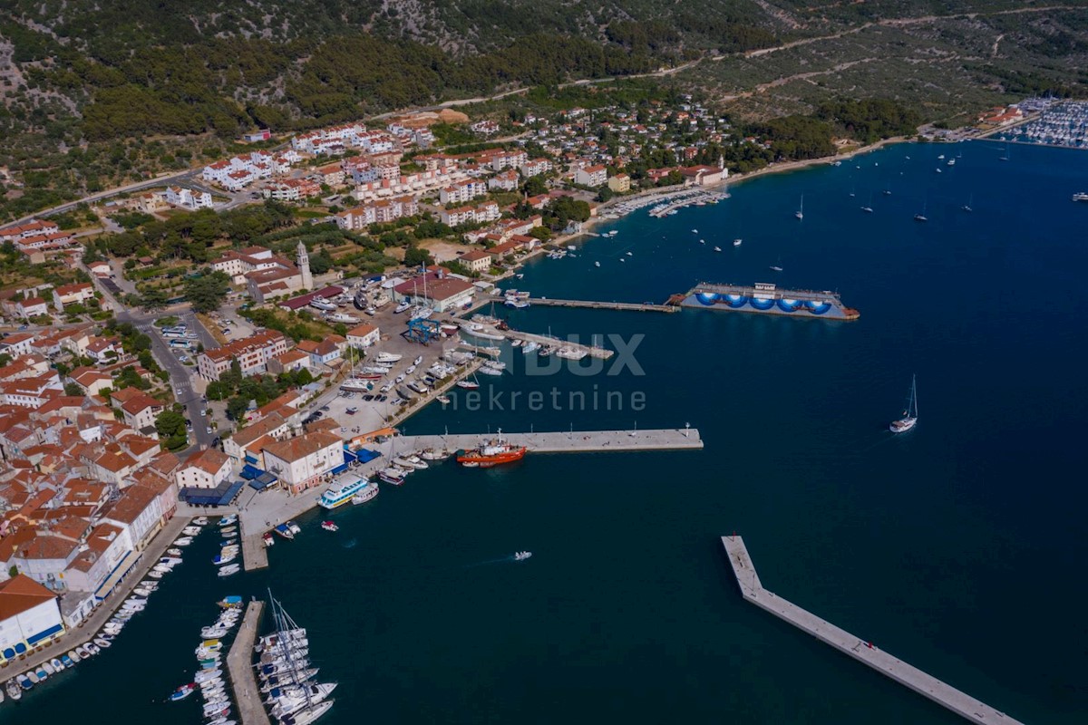 ISOLA DI CRES, CITTA DI CRES 3 camere da letto con vista incantevole PRIMA FILA DEL MARE