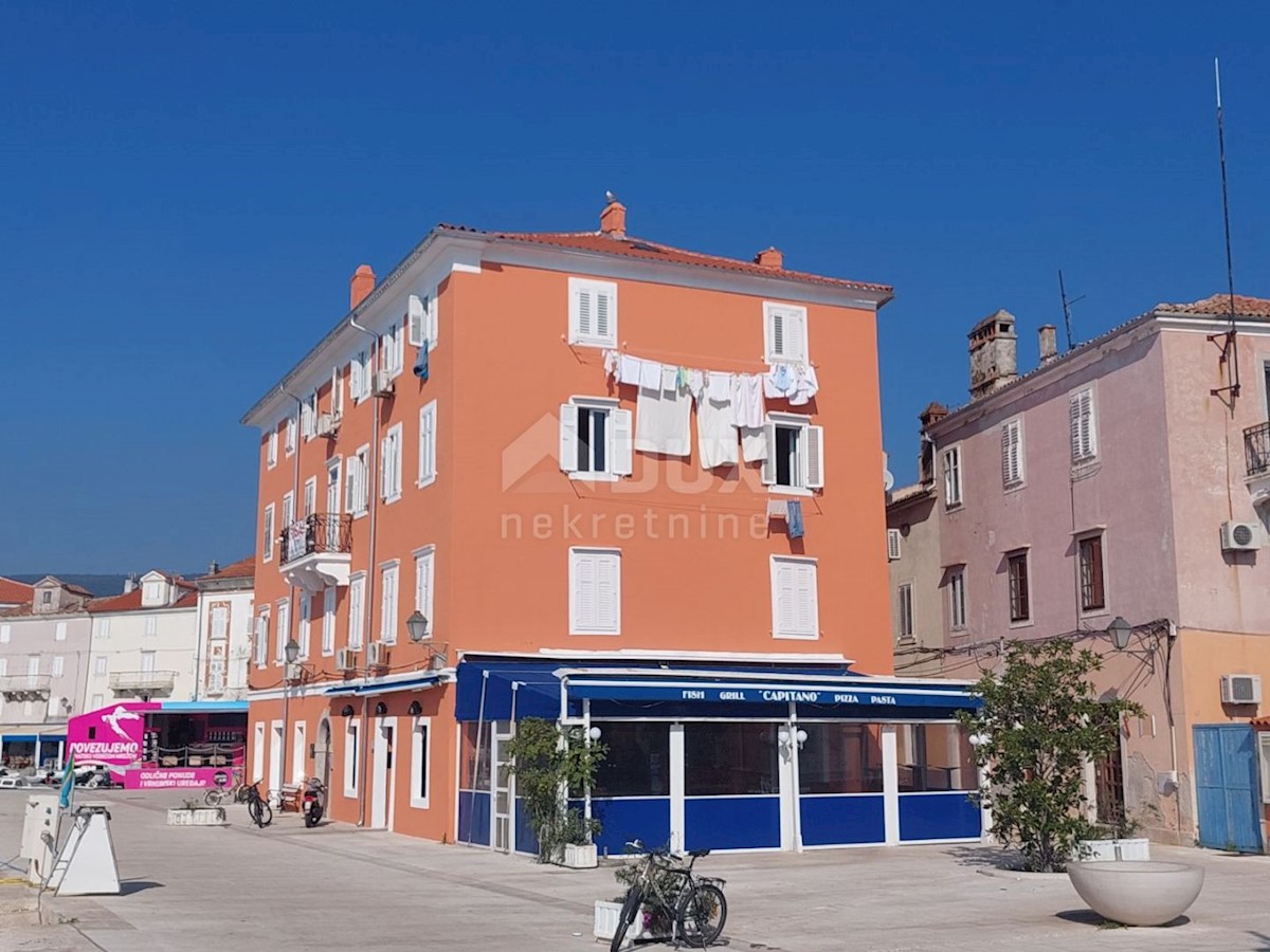 ISOLA DI CRES, CITTA DI CRES 3 camere da letto con vista incantevole PRIMA FILA DEL MARE