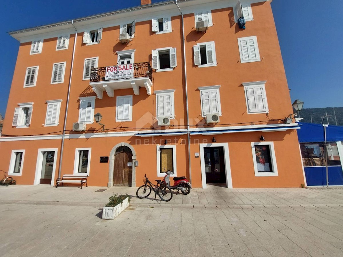 ISOLA DI CRES, CITTA DI CRES 3 camere da letto con vista incantevole PRIMA FILA DEL MARE