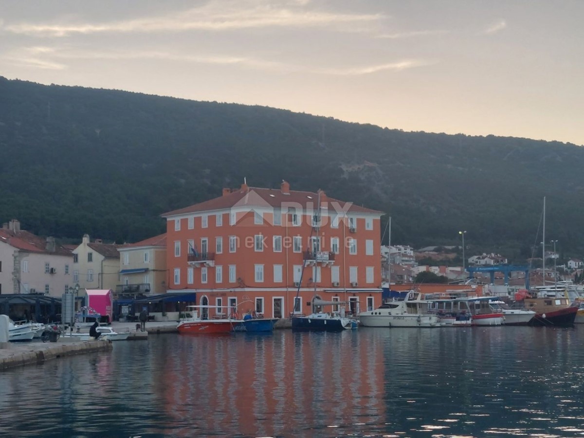 ISOLA DI CRES, CITTA DI CRES 3 camere da letto con vista incantevole PRIMA FILA DEL MARE