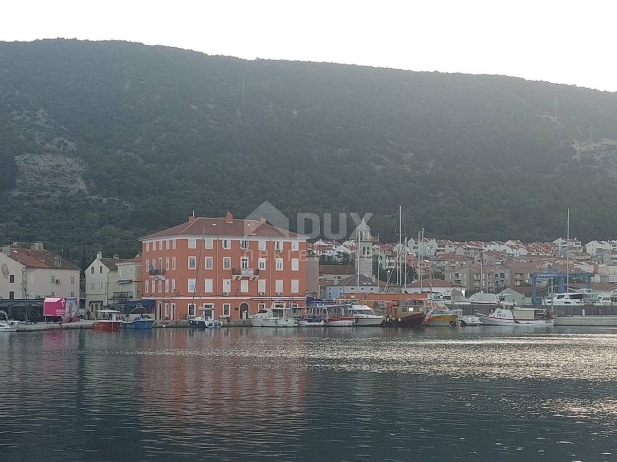 ISOLA DI CRES, CITTA DI CRES 3 camere da letto con vista incantevole PRIMA FILA DEL MARE