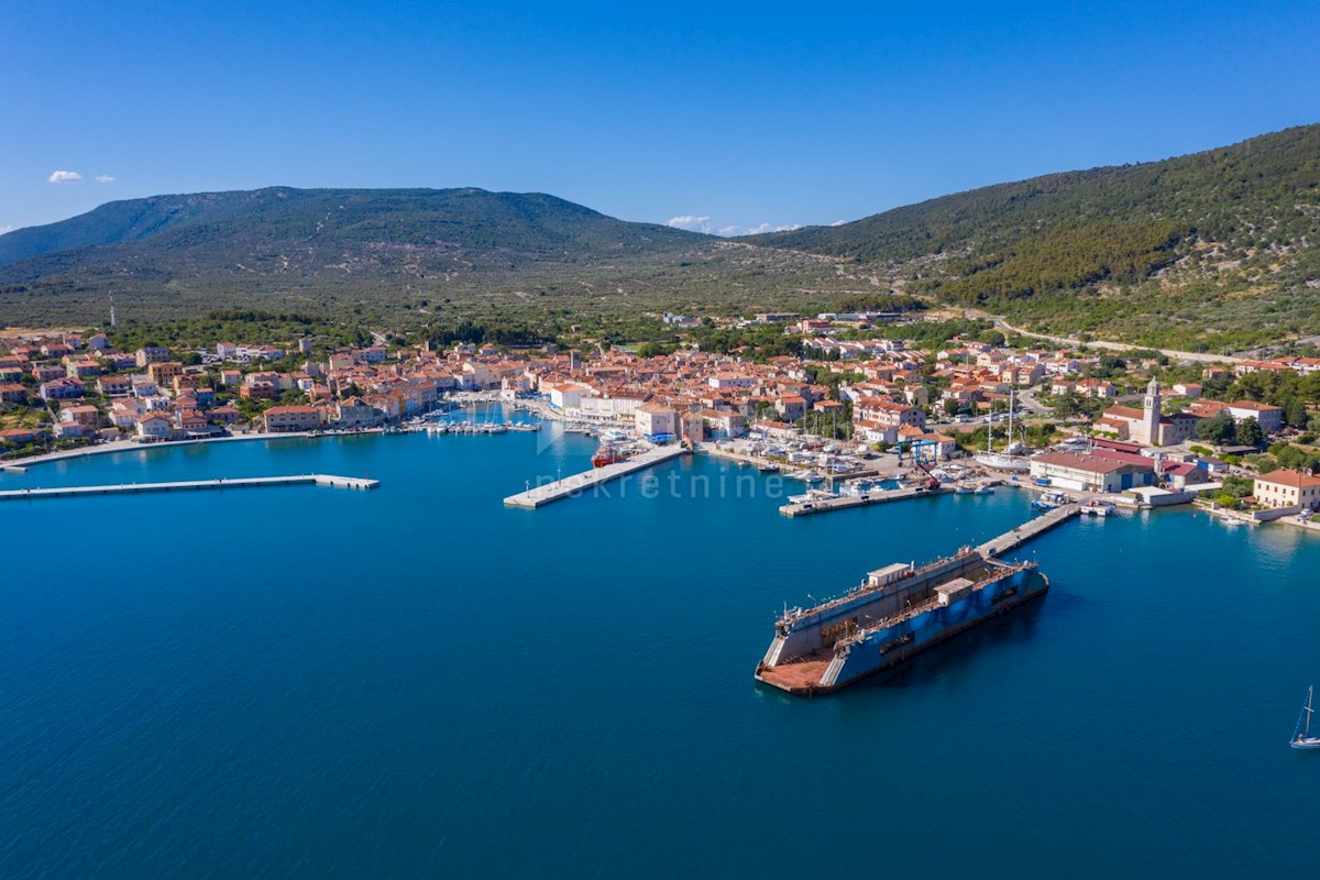 ISOLA DI CRES, CITTA DI CRES 3 camere da letto con vista incantevole PRIMA FILA DEL MARE