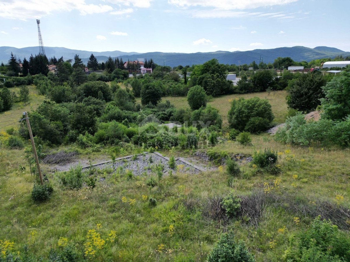 MATULJI, JURDANI, RUPA - terreno edificabile di 9000m2 con EDIFICAZIONE. PERMESSO per un edificio residenziale e commerciale