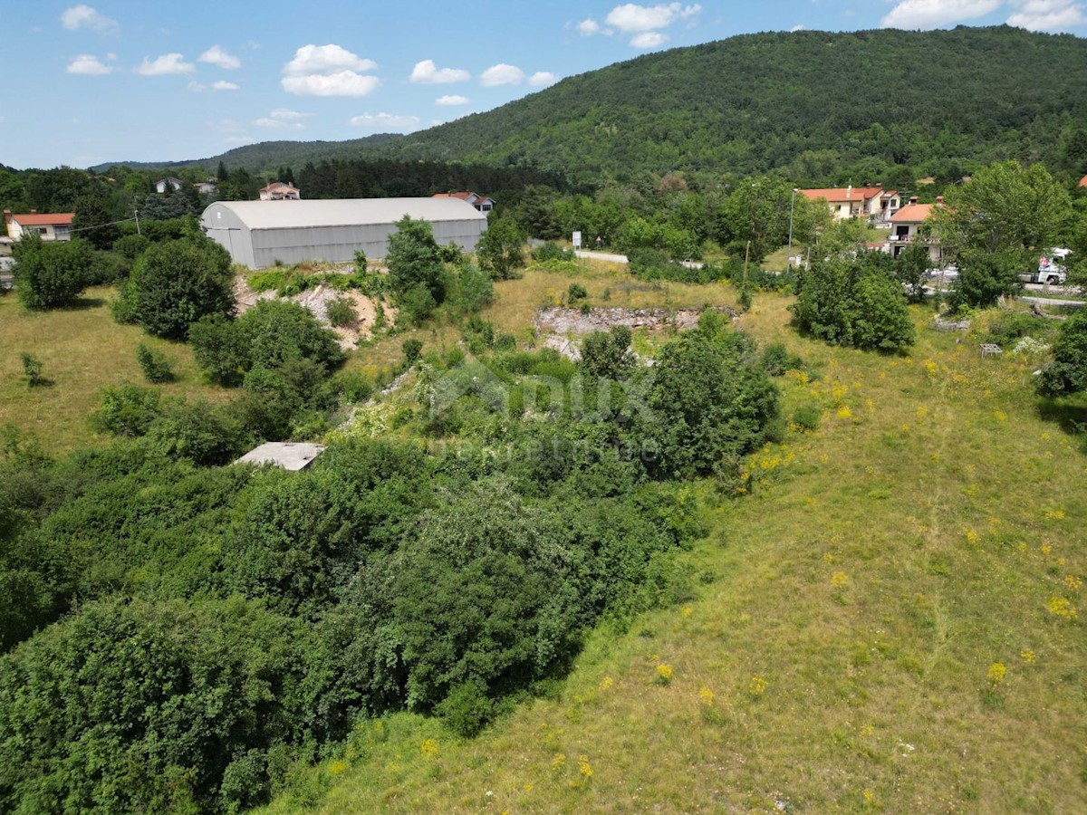 MATULJI, JURDANI, RUPA - terreno edificabile di 9000m2 con EDIFICAZIONE. PERMESSO per un edificio residenziale e commerciale