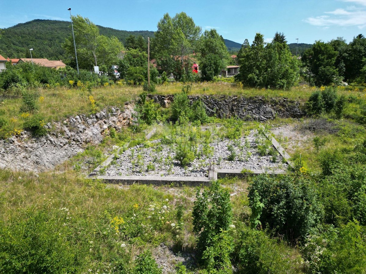 MATULJI, JURDANI, RUPA - terreno edificabile di 9000m2 con EDIFICAZIONE. PERMESSO per un edificio residenziale e commerciale