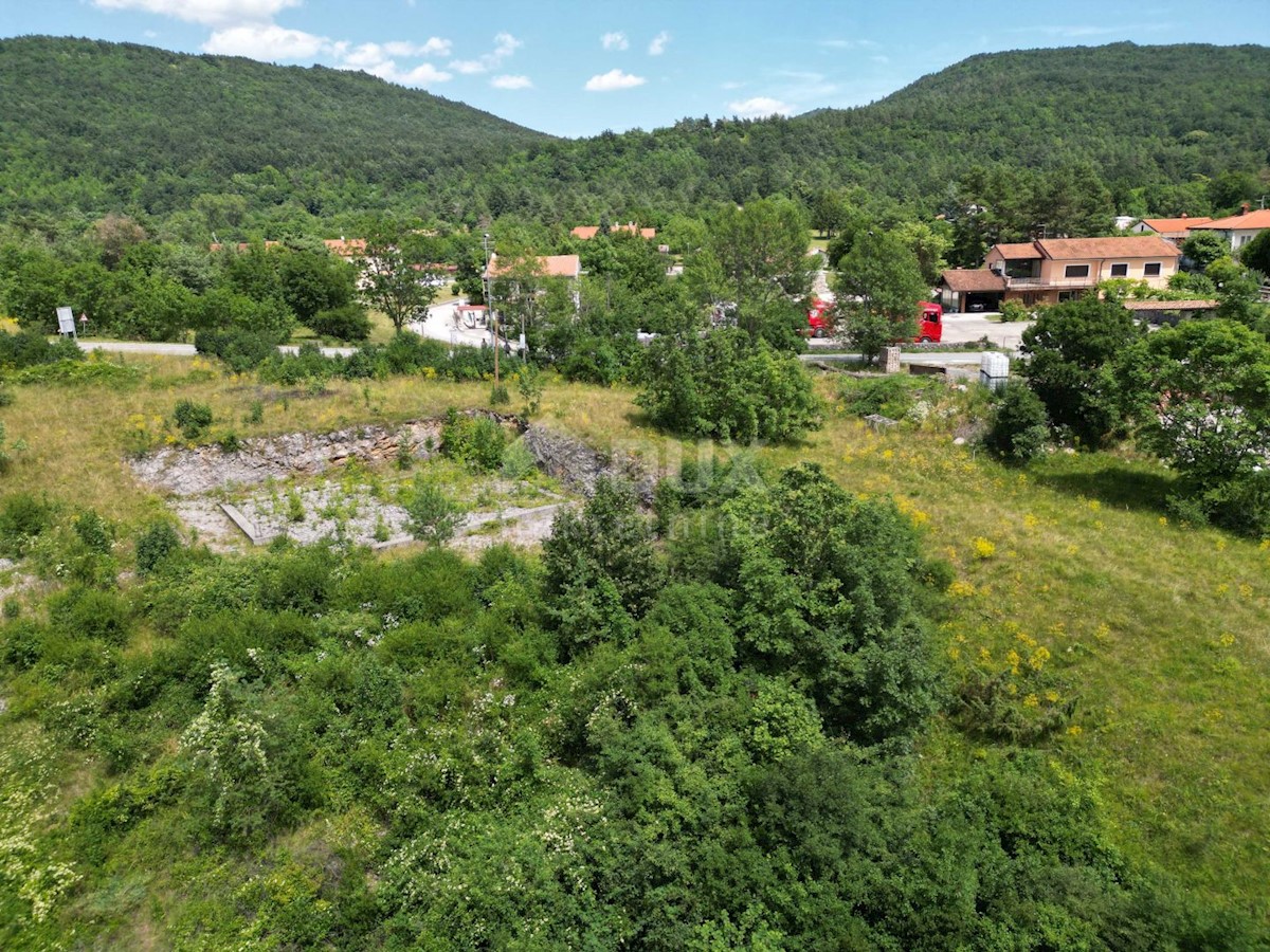 MATULJI, JURDANI, RUPA - terreno edificabile di 9000m2 con EDIFICAZIONE. PERMESSO per un edificio residenziale e commerciale