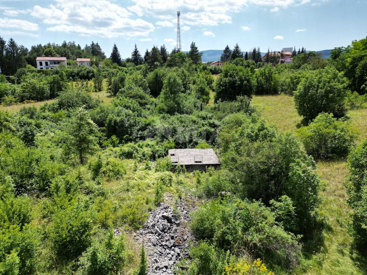 MATULJI, JURDANI, RUPA - terreno edificabile di 9000m2 con EDIFICAZIONE. PERMESSO per un edificio residenziale e commerciale