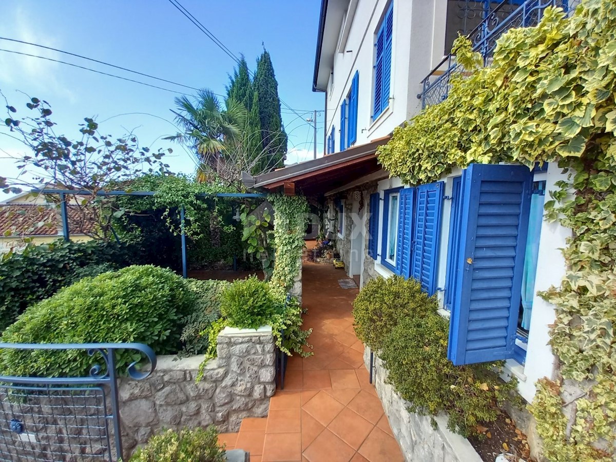 OPATIJA, POBRI - Una bellissima casa mediterranea con una vista fenomenale e un ampio giardino