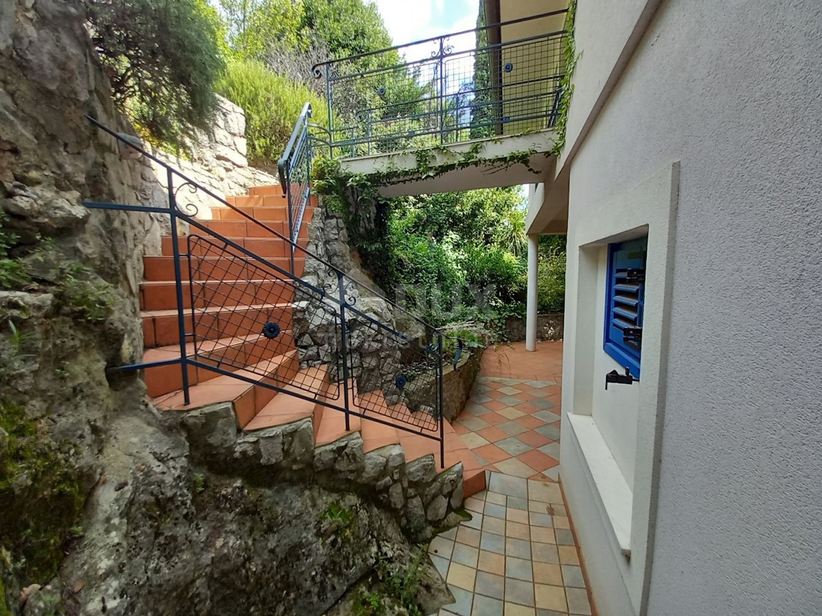 OPATIJA, POBRI - Una bellissima casa mediterranea con una vista fenomenale e un ampio giardino