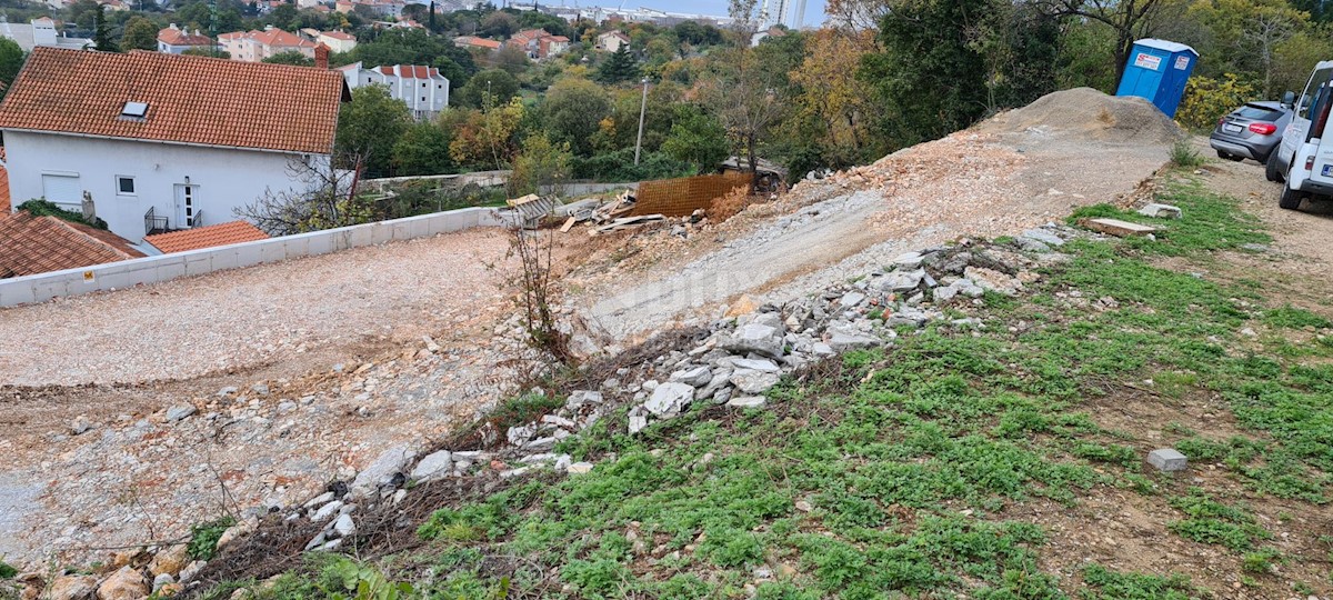 RIJEKA, KOZALA, BRAŠĆINE - terreno edificabile di 1800m2 con vista mare per edificio residenziale/villa