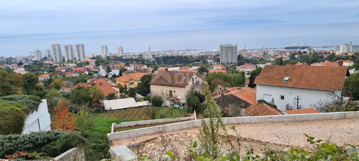 RIJEKA, KOZALA, BRAŠĆINE - terreno edificabile di 1800m2 con vista mare per edificio residenziale/villa