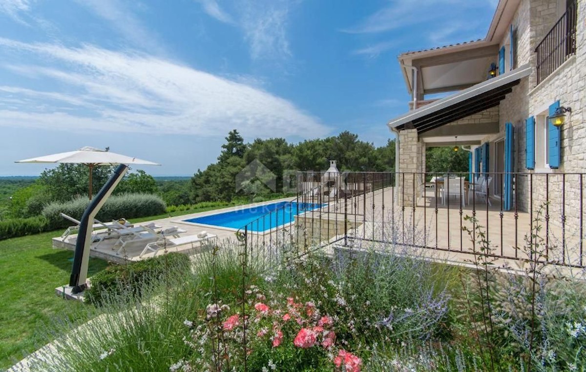 ISTRIA, VIŠNJAN - Villa in pietra con vista mare