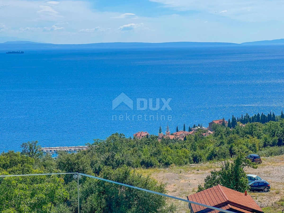 OPATIJA, POBRI - attico sopra il centro di Opatija con garage, vista panoramica sul mare