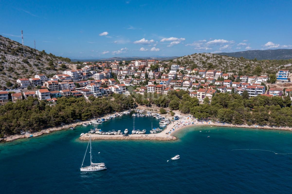 PAKOŠTANE, DRAGE - Palazzina con vista sul mare