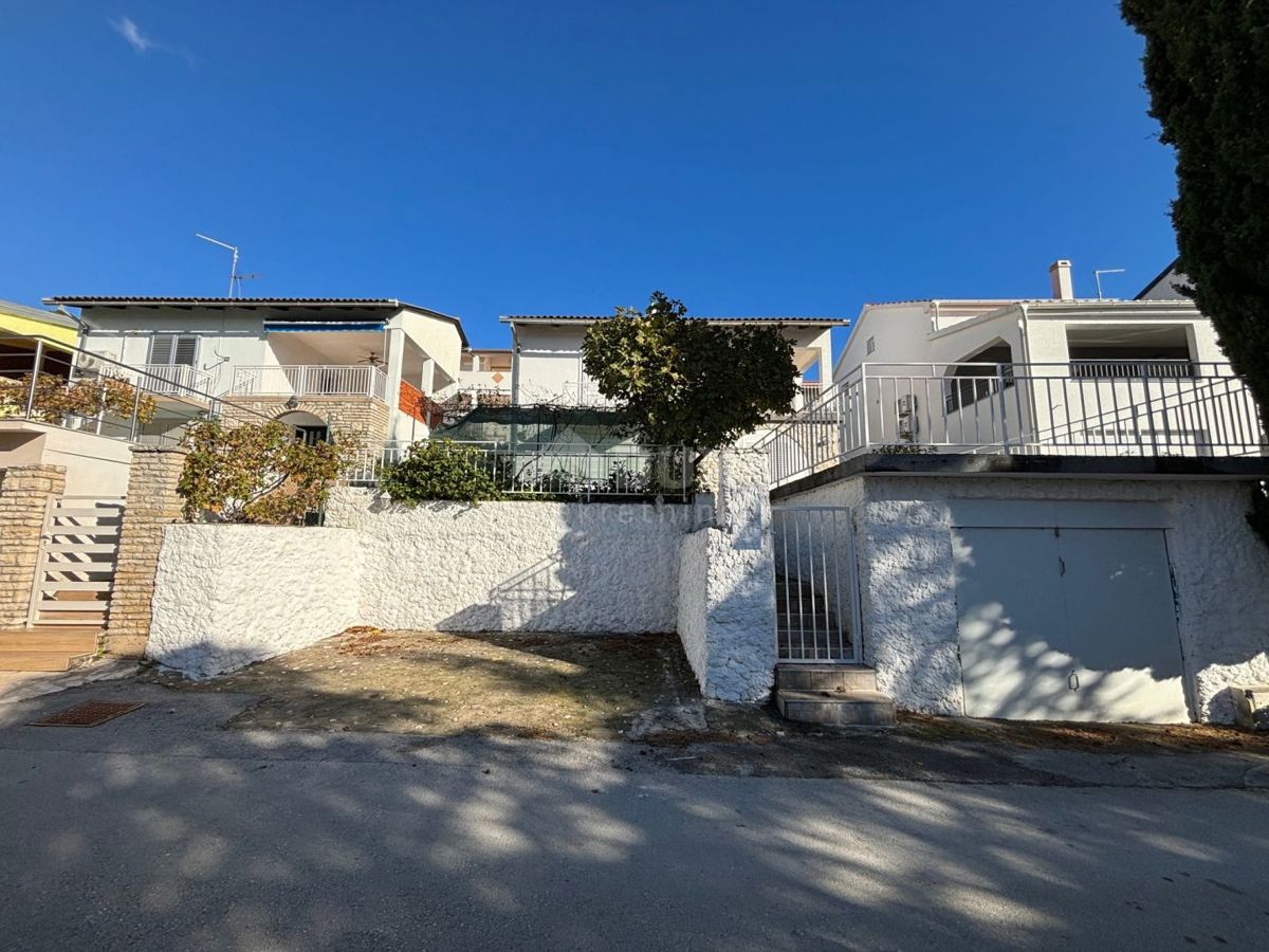 PAKOŠTANE, DRAGE - Palazzina con vista sul mare