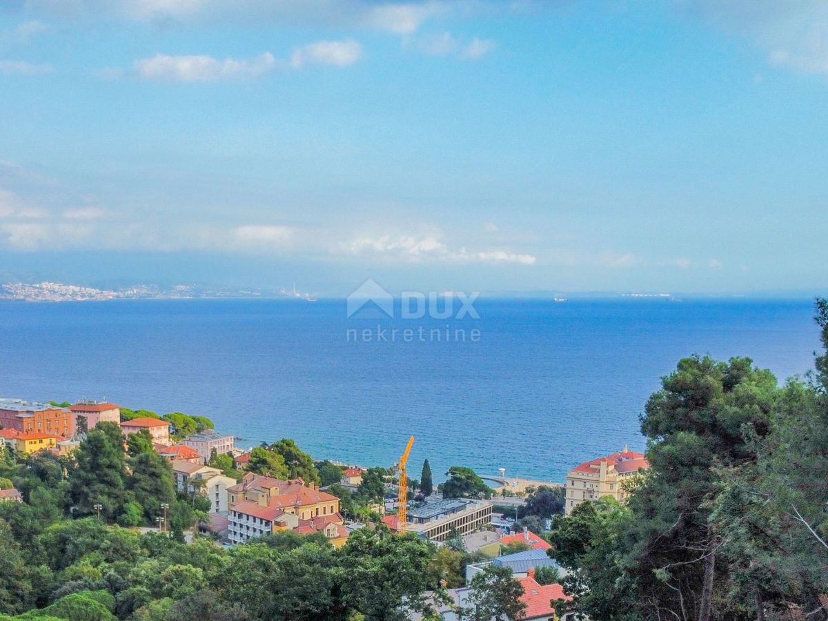 OPATIJA, CENTRO - un capolavoro architettonico sopra il centro di Opatija, intero piano con vista, garage