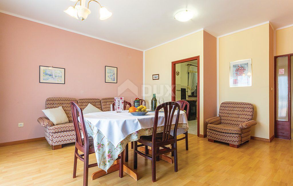 ISTRIA, BANJOLE - Palazzina a 150 metri dal mare!