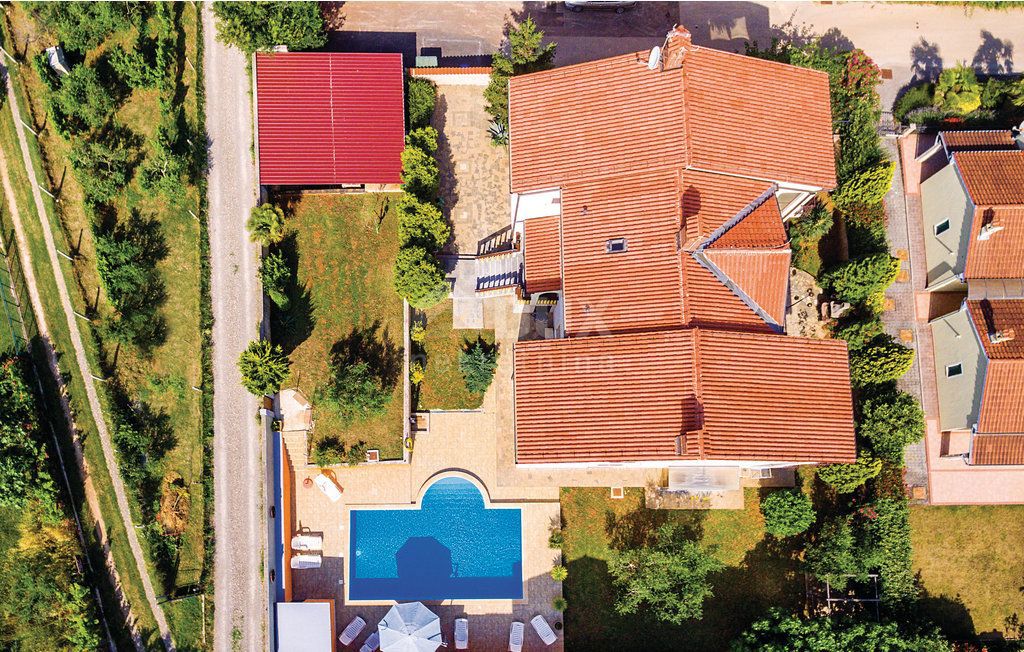 ISTRIA, BANJOLE - Palazzina a 150 metri dal mare!