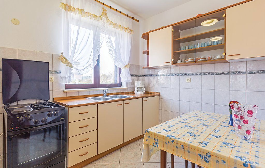 ISTRIA, BANJOLE - Palazzina a 150 metri dal mare!