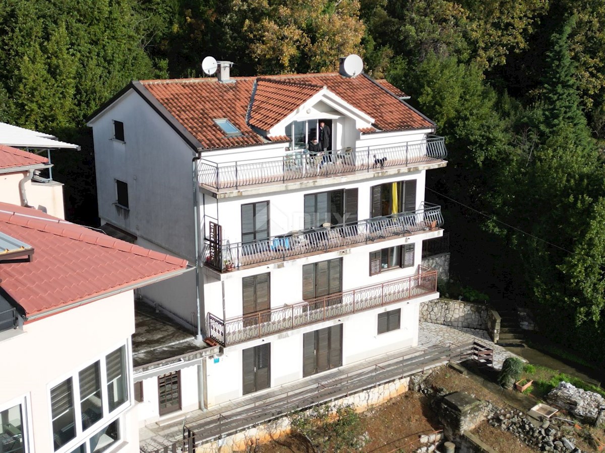 OPATIJA - parte di una casa con vista mare con 2 appartamenti e 1 appartamento