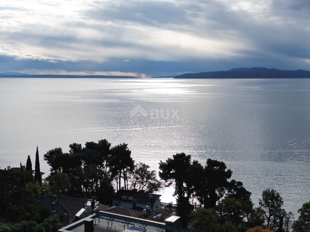 OPATIJA - parte di una casa con vista mare con 2 appartamenti e 1 appartamento