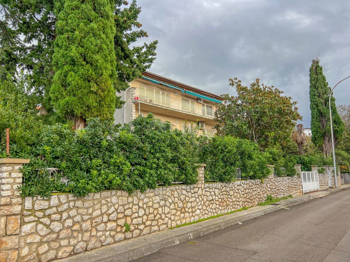 CRIKVENICA, SELCE - casa più grande con giardino a 200 metri dal mare con vista mare