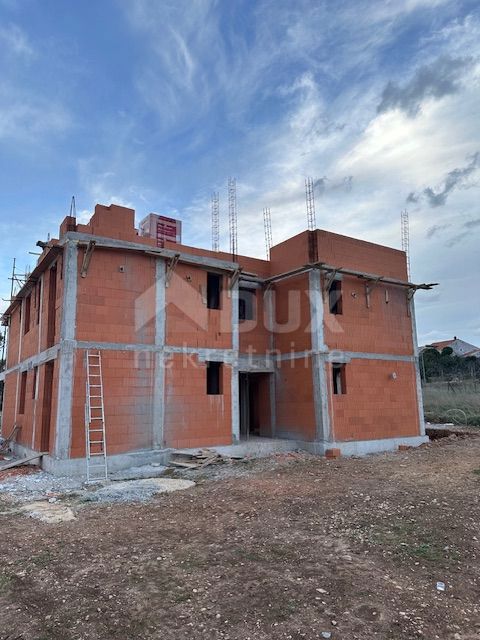 L'ISOLA DI PAG, POVLJANA, appartamento con 2 camere da letto in uno splendido edificio nuovo