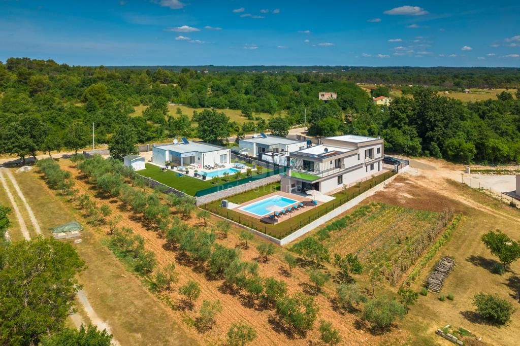 ISTRIA, SVETVINČENAT-villa di nuova costruzione con piscina riscaldata!