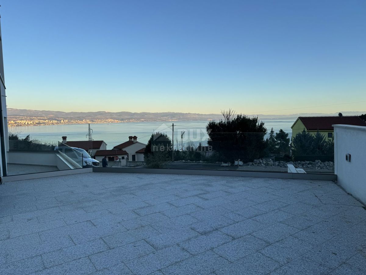 OPATIJA, IČIĆI - piano terra - appartamento più grande con giardino in una nuova costruzione con vista sul mare, POSIZIONE!