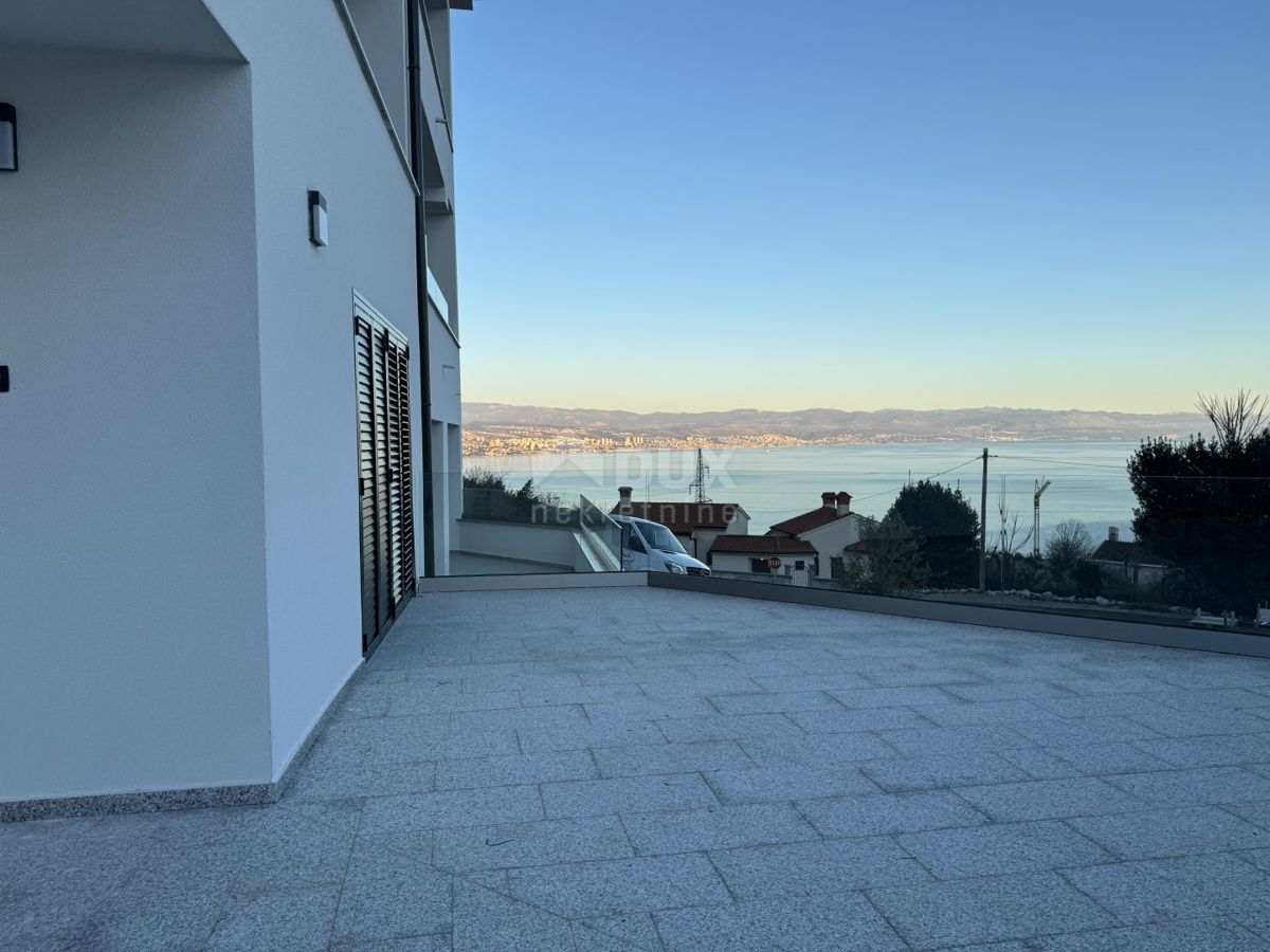 OPATIJA, IČIĆI - piano terra - appartamento più grande con giardino in una nuova costruzione con vista sul mare, POSIZIONE!