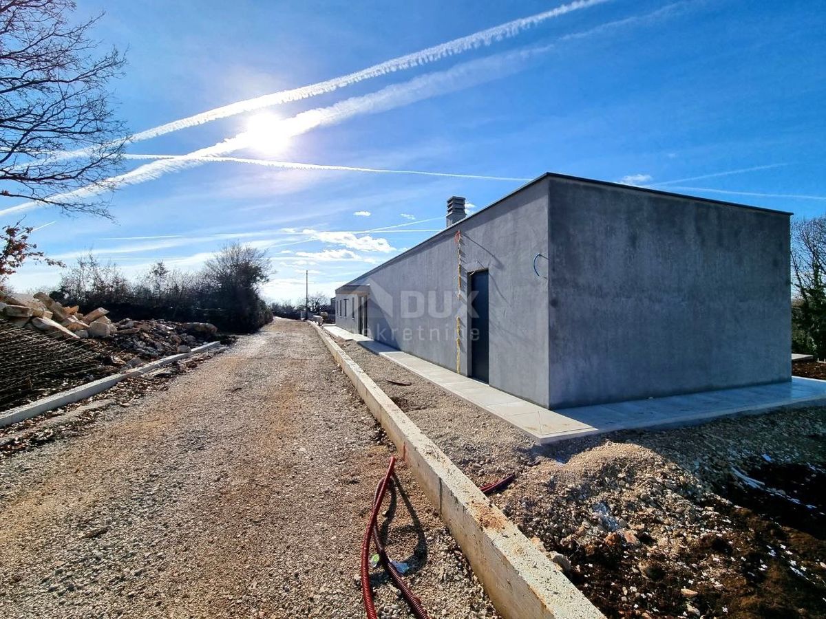 ISTRIA, SVETVINČENAT - Villa moderna in una posizione tranquilla