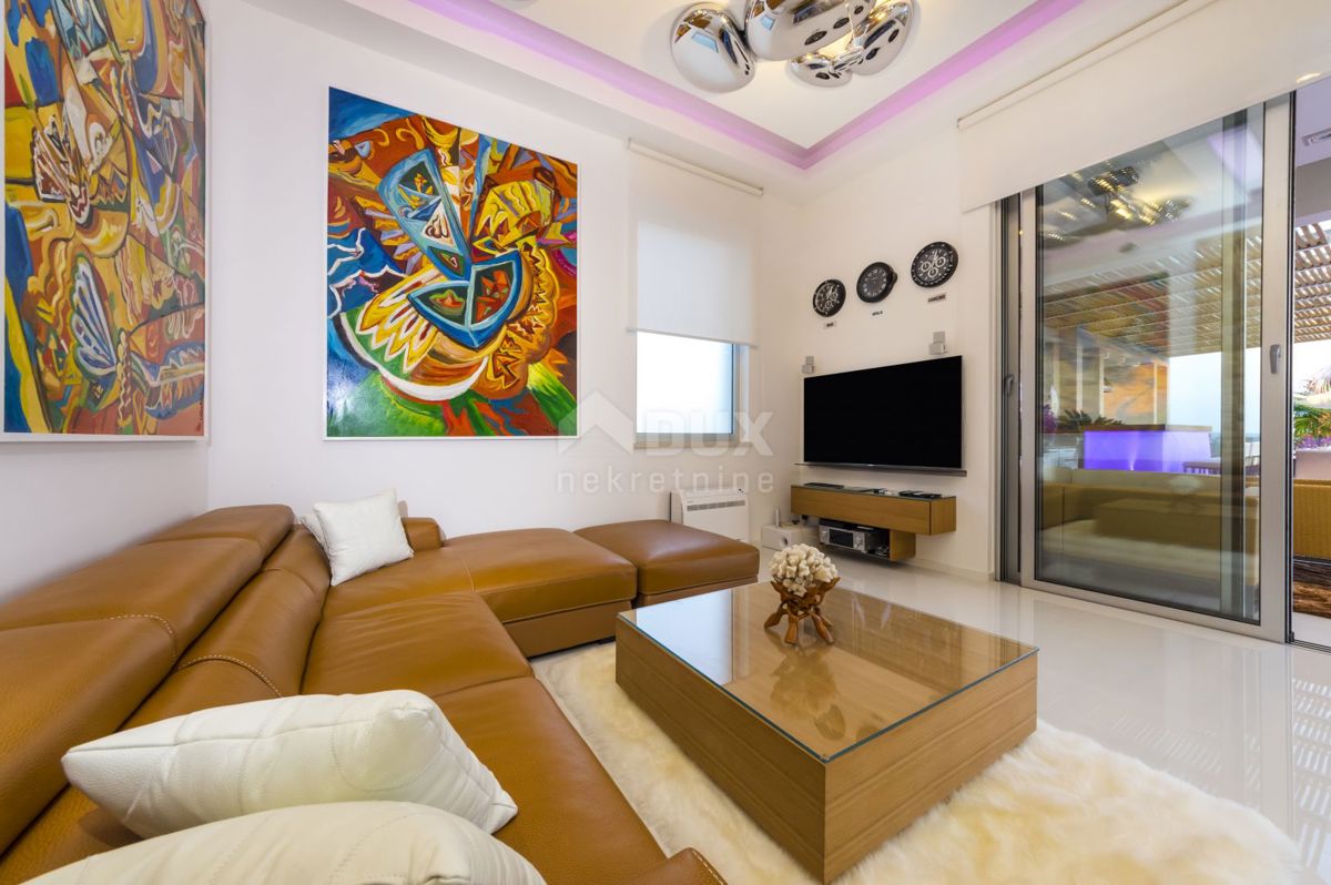 NOVALJA, POTOČNICA - Villa di lusso su una bellissima proprietà 