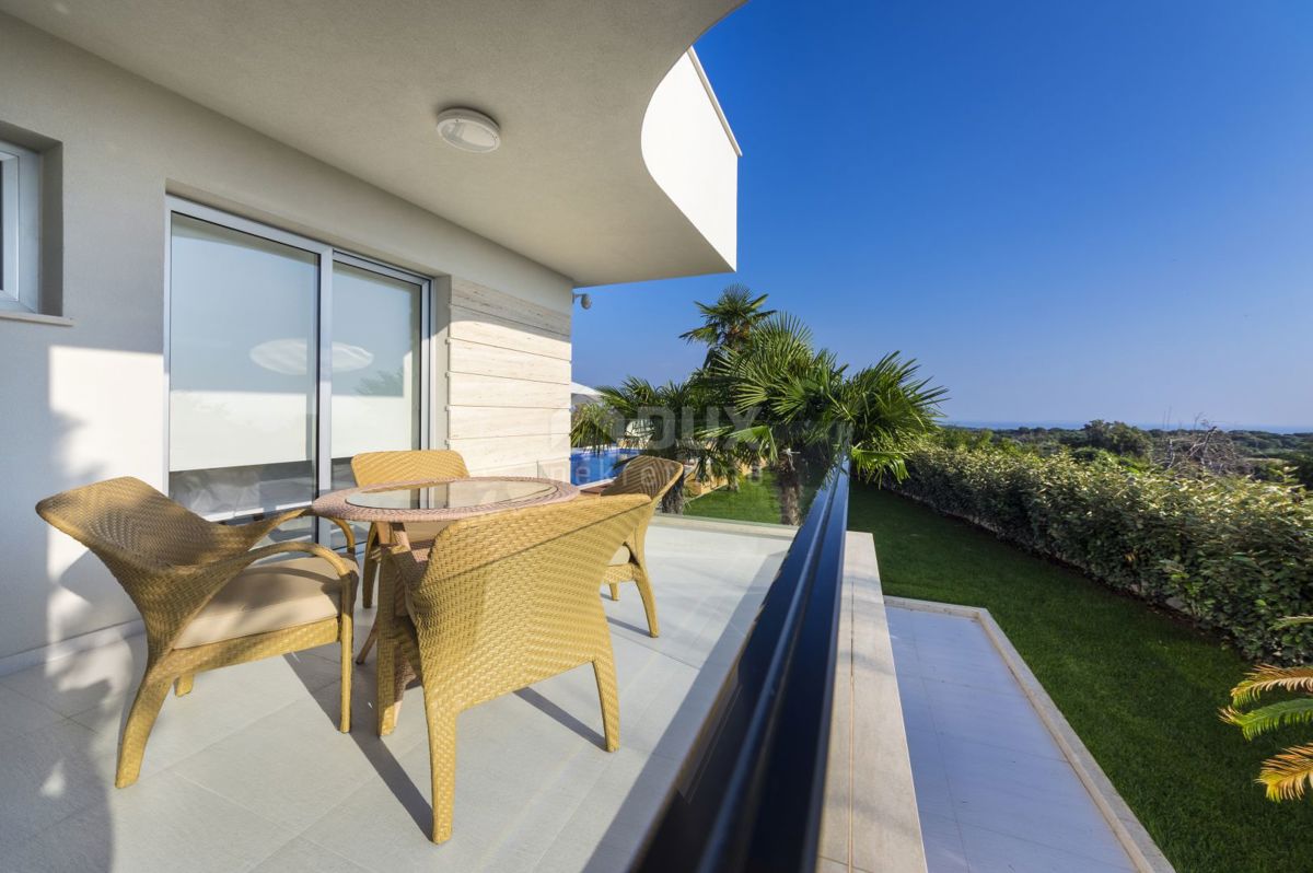 NOVALJA, POTOČNICA - Villa di lusso su una bellissima proprietà 