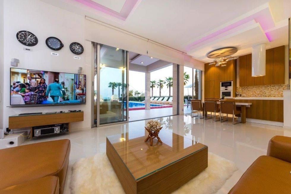 NOVALJA, POTOČNICA - Villa di lusso su una bellissima proprietà 