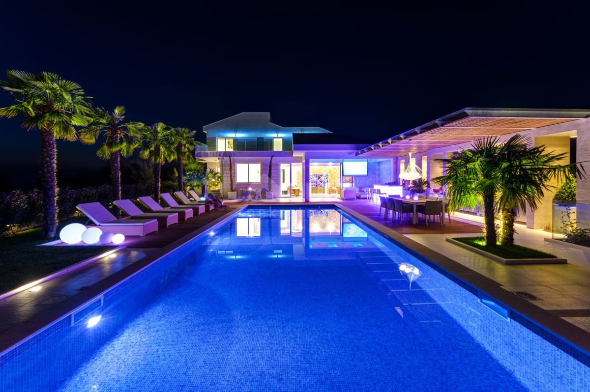 NOVALJA, POTOČNICA - Villa di lusso su una bellissima proprietà 