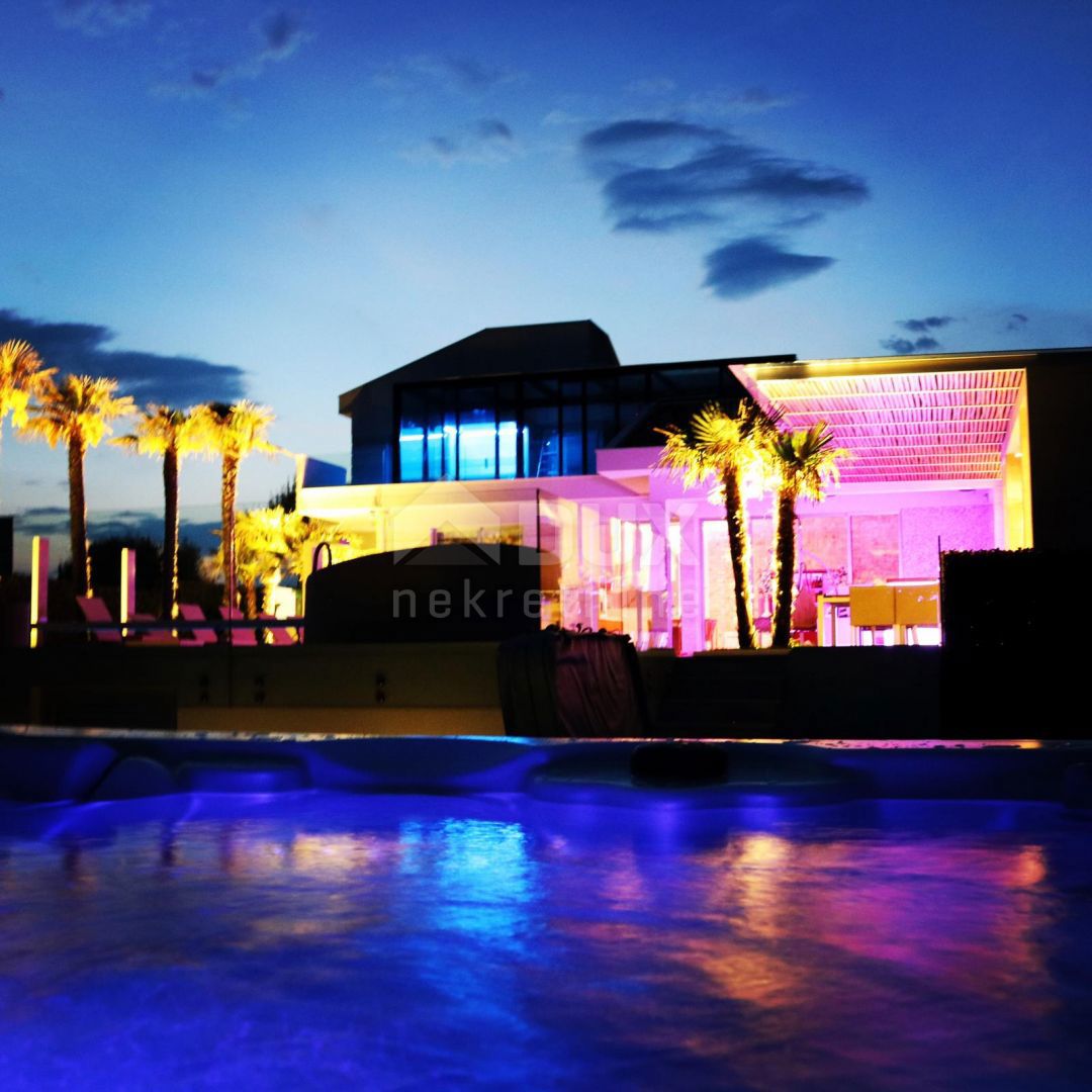 NOVALJA, POTOČNICA - Villa di lusso su una bellissima proprietà 