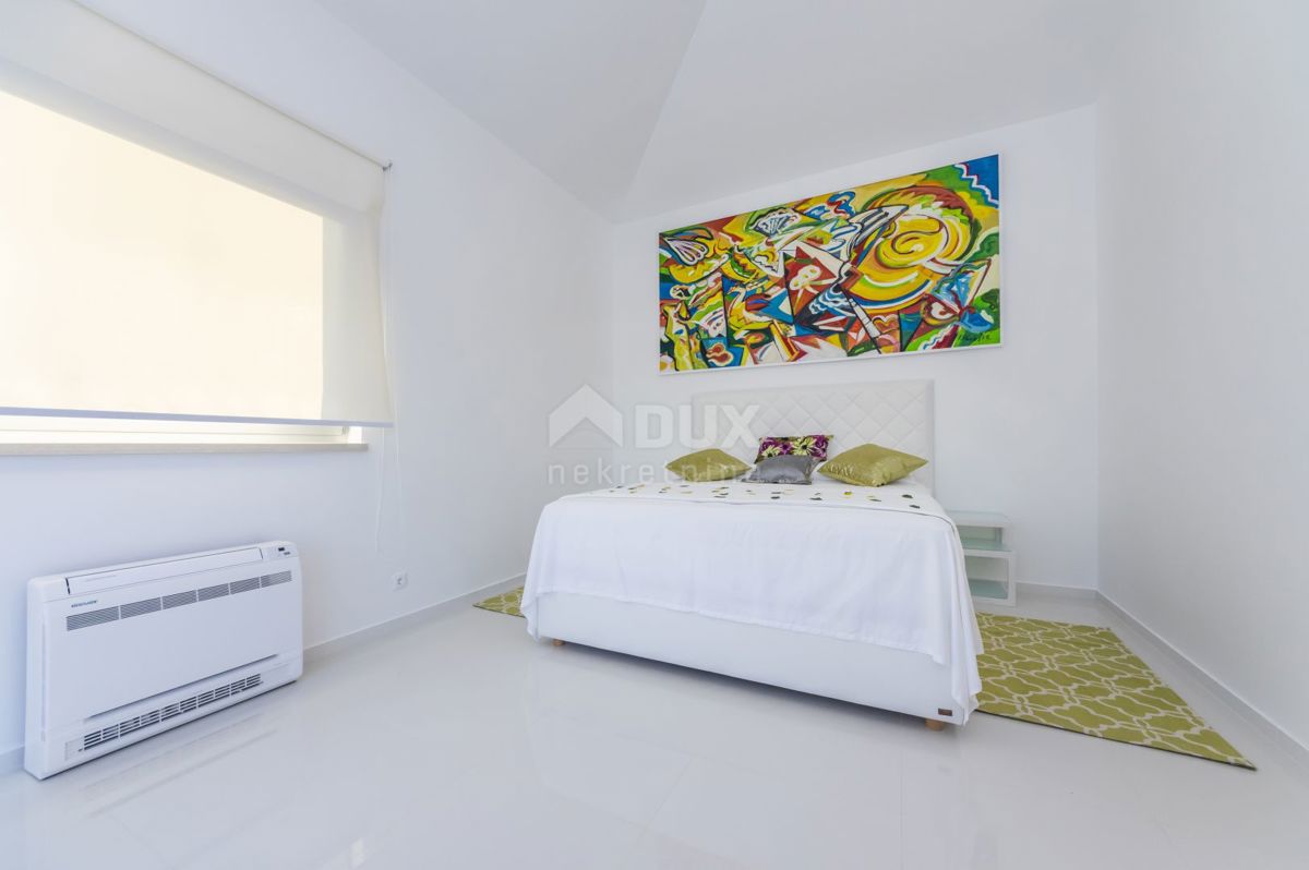 NOVALJA, POTOČNICA - Villa di lusso su una bellissima proprietà 