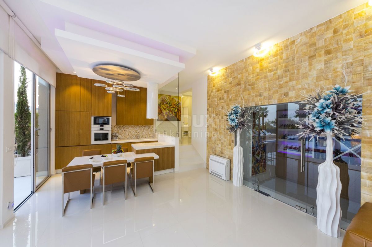 NOVALJA, POTOČNICA - Villa di lusso su una bellissima proprietà 