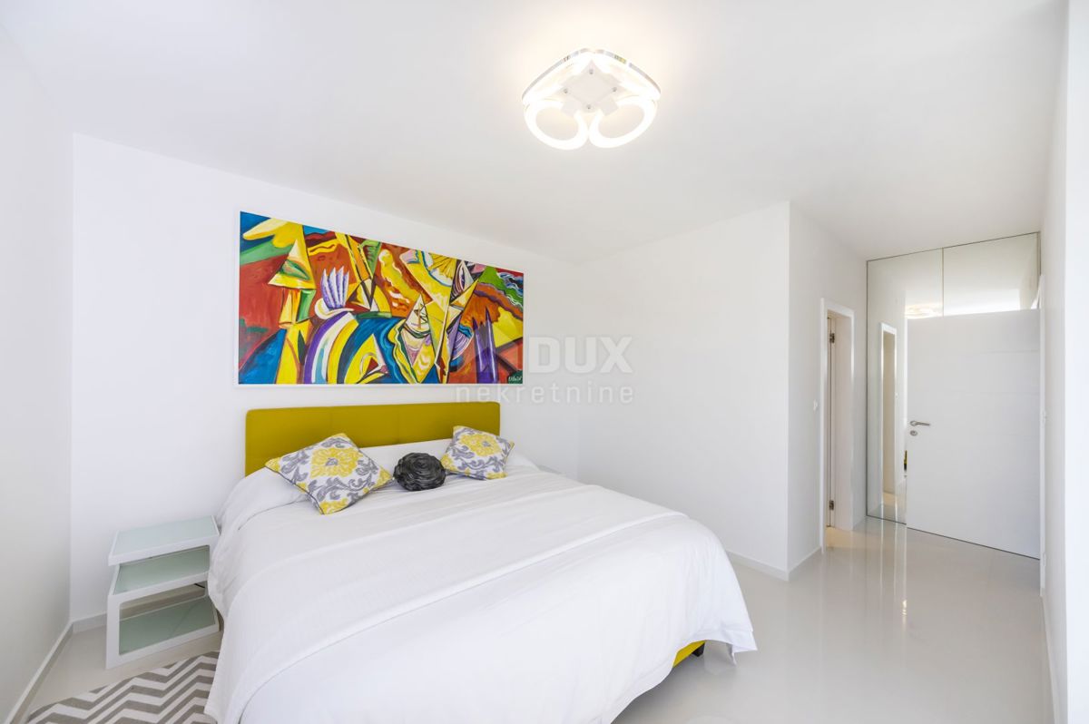 NOVALJA, POTOČNICA - Villa di lusso su una bellissima proprietà 