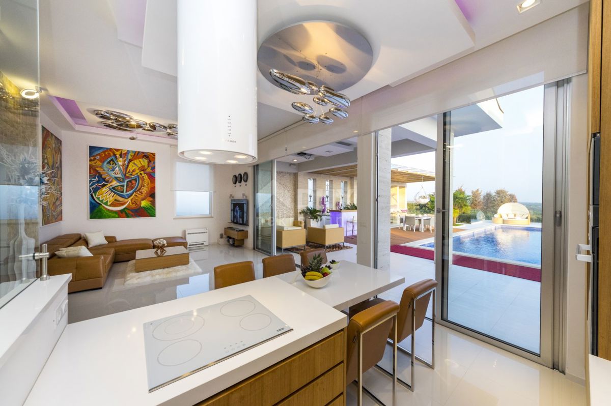 NOVALJA, POTOČNICA - Villa di lusso su una bellissima proprietà 