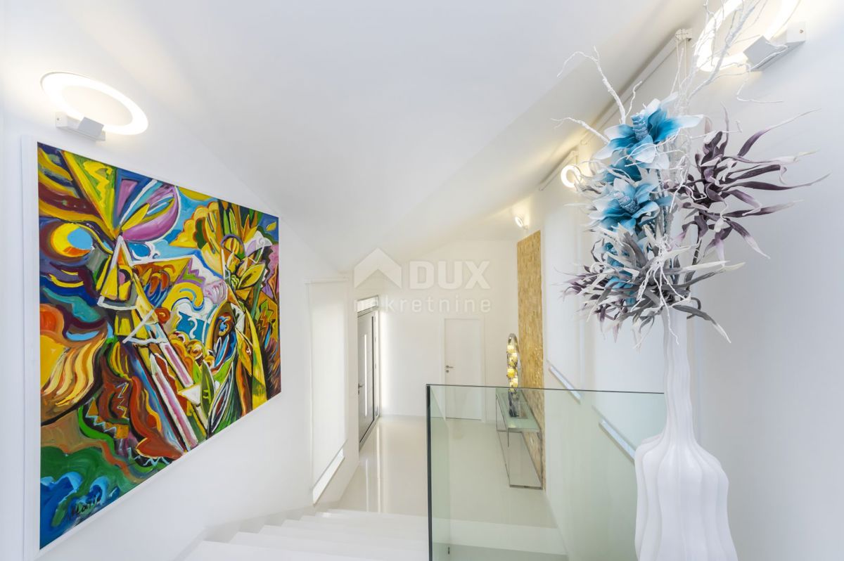 NOVALJA, POTOČNICA - Villa di lusso su una bellissima proprietà 