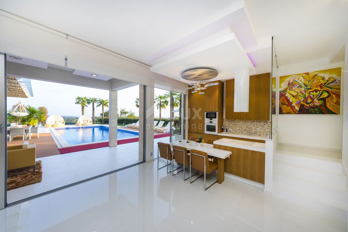 NOVALJA, POTOČNICA - Villa di lusso su una bellissima proprietà 