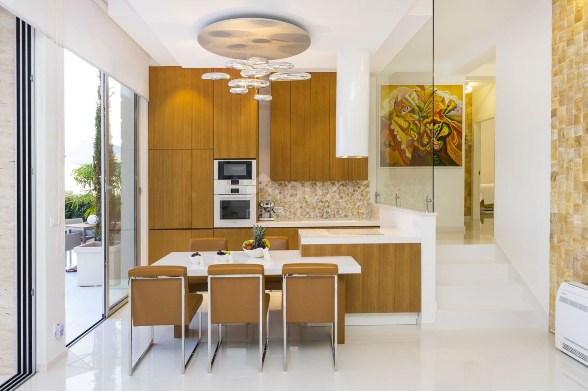 NOVALJA, POTOČNICA - Villa di lusso su una bellissima proprietà 