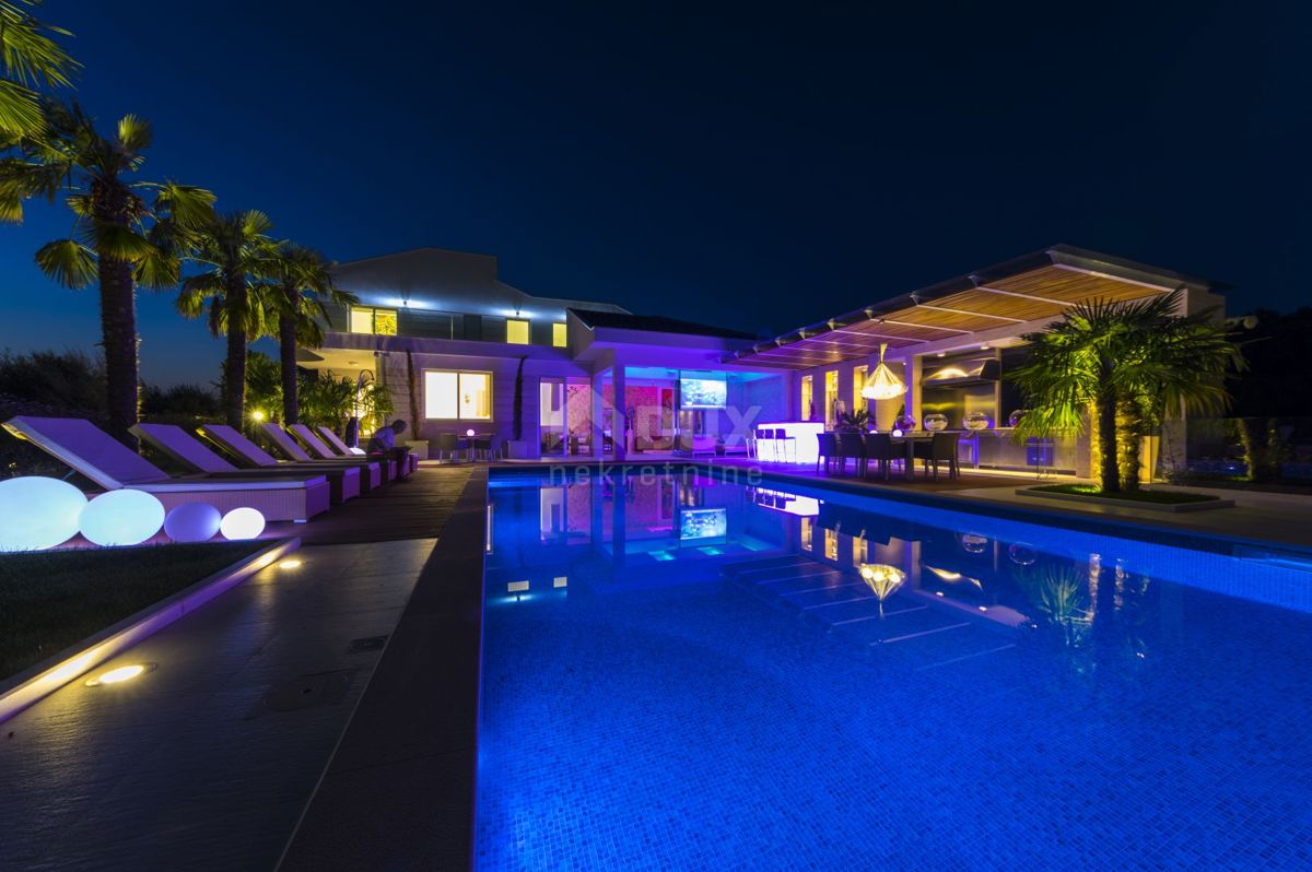 NOVALJA, POTOČNICA - Villa di lusso su una bellissima proprietà 