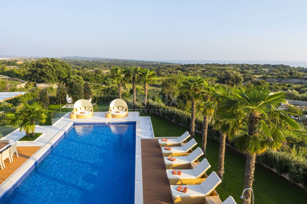 NOVALJA, POTOČNICA - Villa di lusso su una bellissima proprietà 