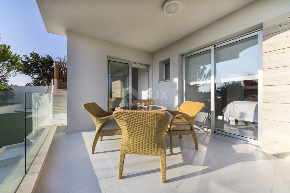 NOVALJA, POTOČNICA - Villa di lusso su una bellissima proprietà 