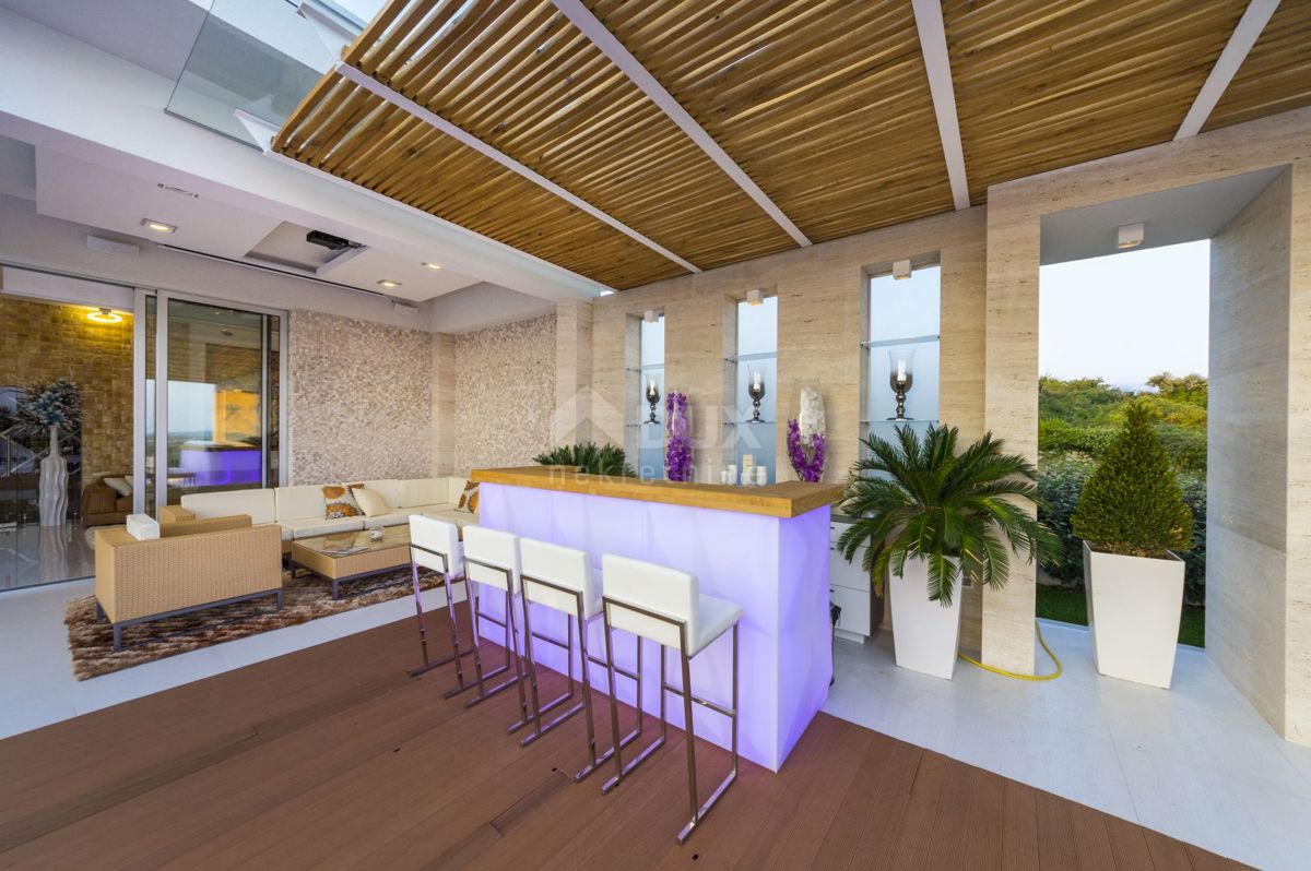 NOVALJA, POTOČNICA - Villa di lusso su una bellissima proprietà 