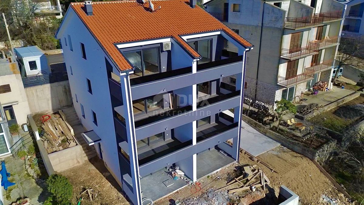 CRIKVENICA - Appartamento a due piani, 101 m2, vista mare!