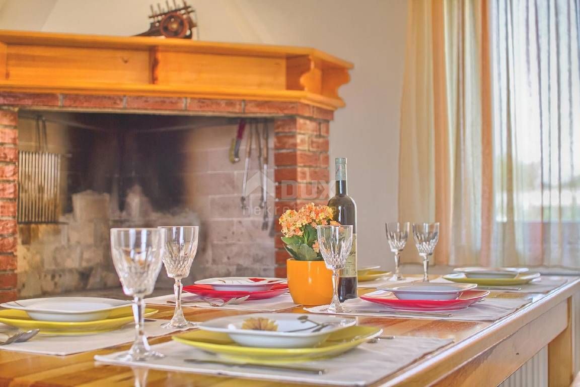 ISTRIA, VALTURA! Una bella casa su un piano con un ampio giardino