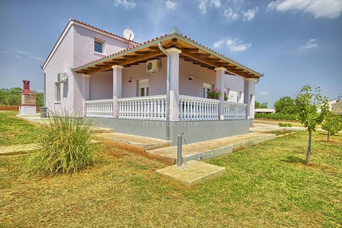 ISTRIA, VALTURA! Una bella casa su un piano con un ampio giardino